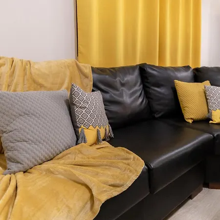 Ruby Apartment *